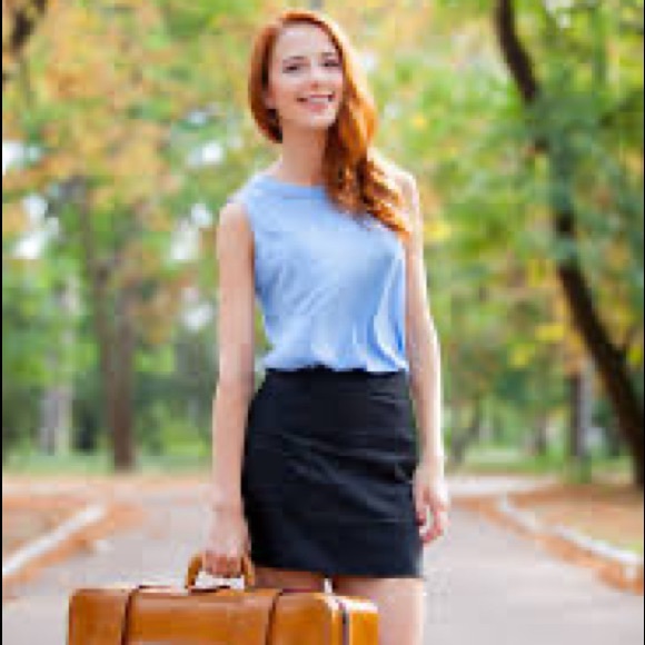 LN DARLING VERSACE MINI SKIRT. PAIR WITH HEELS OR BOOTS. BEAUTIFULLY TAILORED💞 - Picture 5 of 9